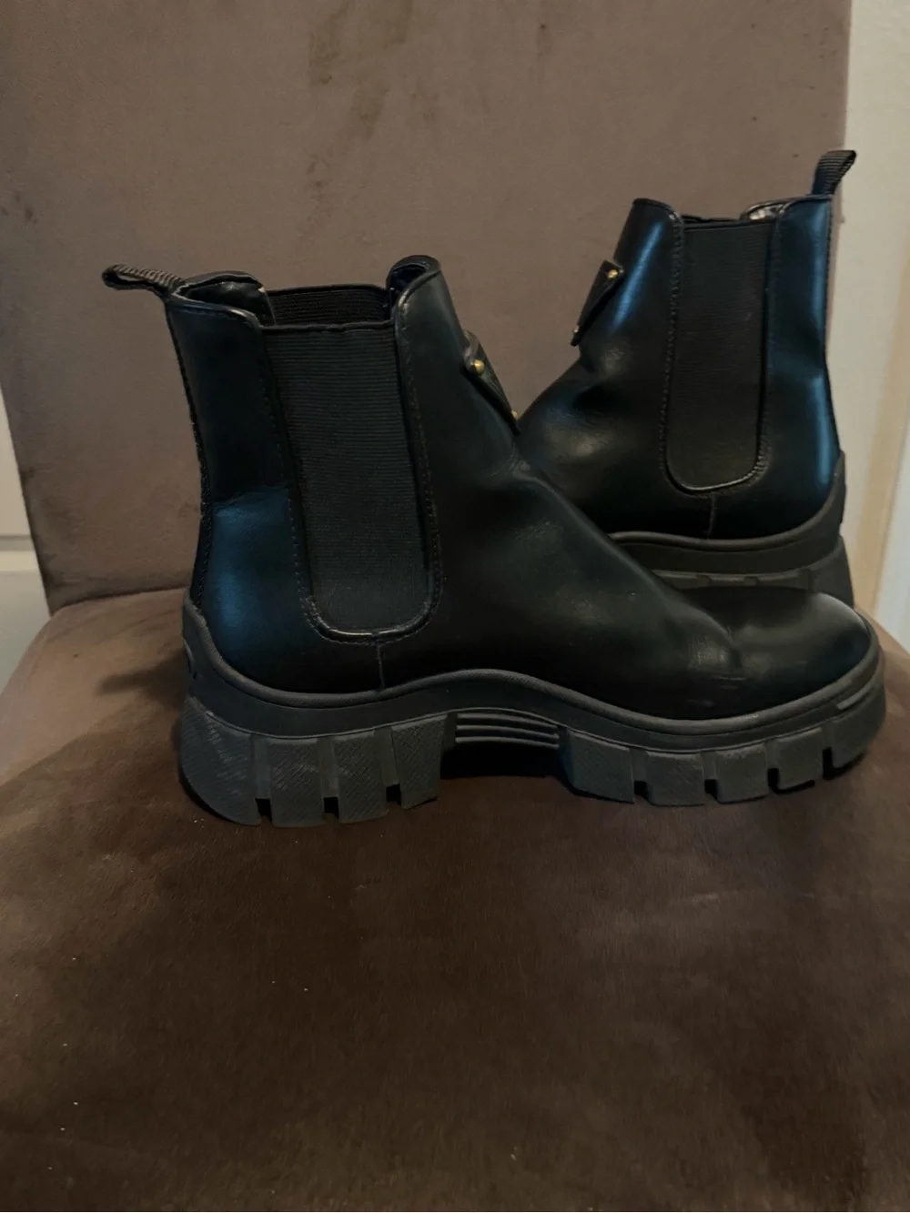 Guess Black Leather Chukka Boots with Branded Plaque